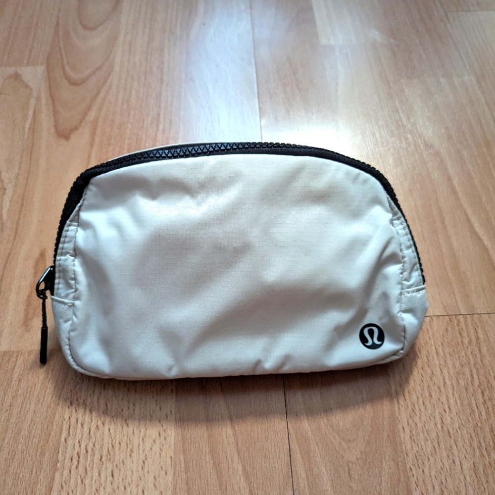 Brand New Lululemon Everyday Belt Bag (original style *no extended strap*)